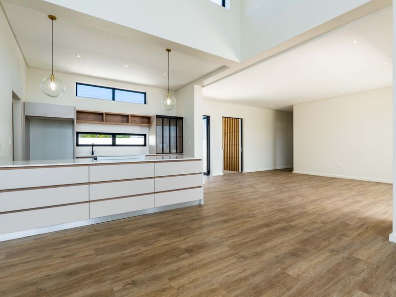 Luxury Redefined: Modern Executive Living in Linkside, Mossel Bay - Photo 4