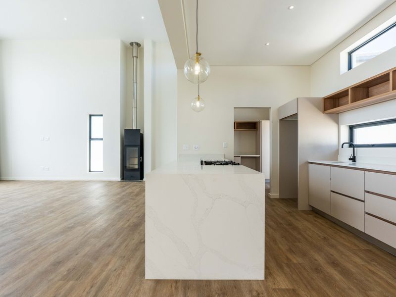 Luxury Redefined: Modern Executive Living in Linkside, Mossel Bay - Photo 6