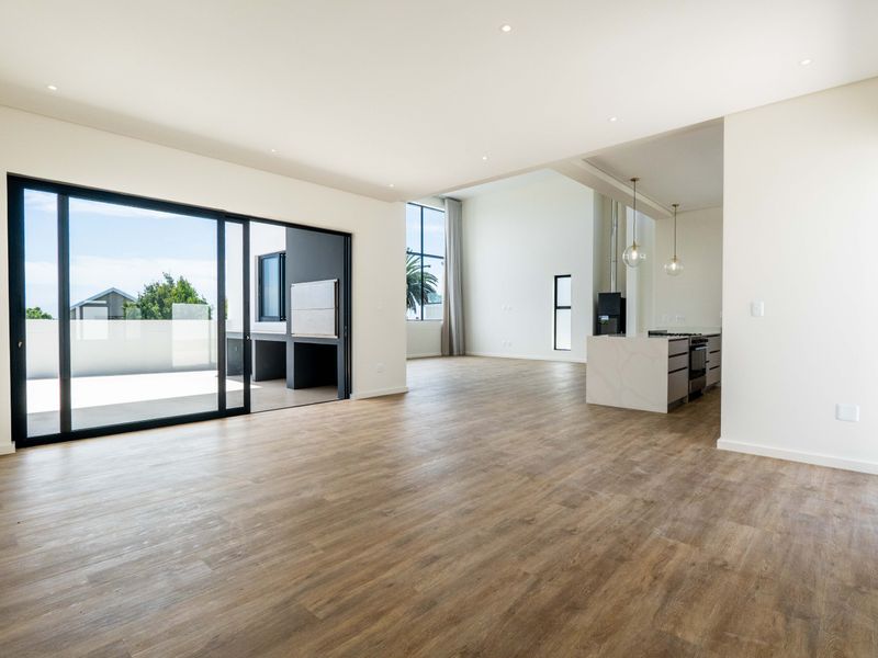 Luxury Redefined: Modern Executive Living in Linkside, Mossel Bay - Photo 5