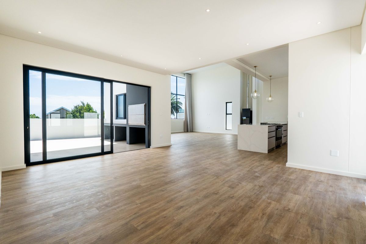 Luxury Redefined: Modern Executive Living in Linkside, Mossel Bay - Photo 5