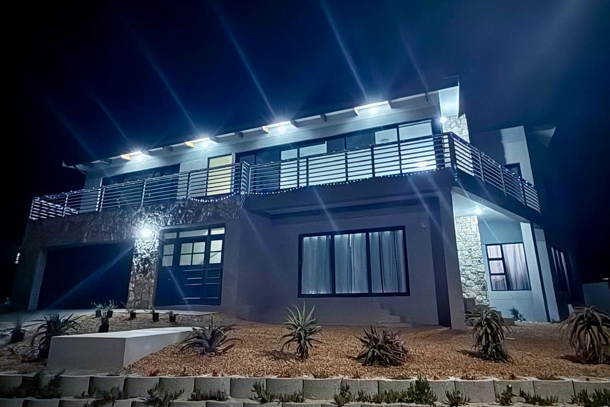 Where Space, Style & Ocean Views Meet | Stilbaai Duine - Photo 2