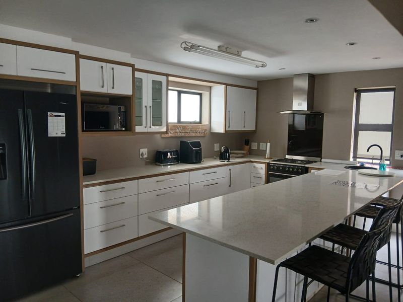 Modern Fully Furnished Coastal Home | Short-Term Rental (3–6 Months) - Photo 8