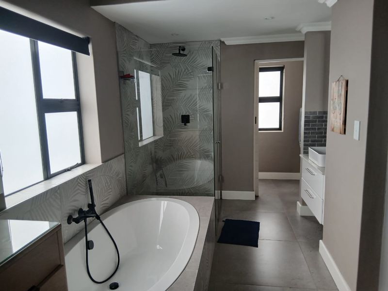 Modern Fully Furnished Coastal Home | Short-Term Rental (3–6 Months) - Photo 2