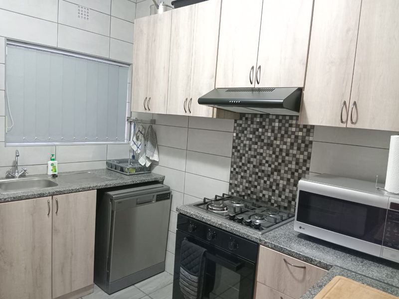 GROUND FLOOR GEM IN CENTRAL Mossel Bay – 2 BEDROOM FLAT FOR SALE! - Photo 10