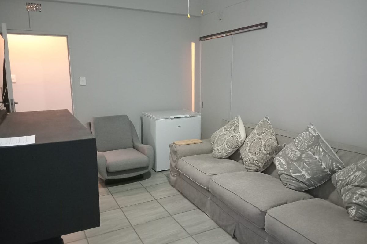 GROUND FLOOR GEM IN CENTRAL Mossel Bay – 2 BEDROOM FLAT FOR SALE! - Photo 4