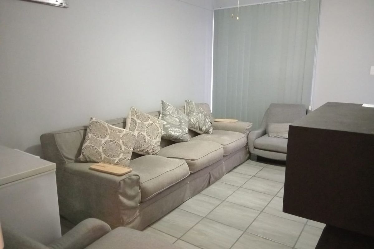 GROUND FLOOR GEM IN CENTRAL Mossel Bay – 2 BEDROOM FLAT FOR SALE! - Photo 5