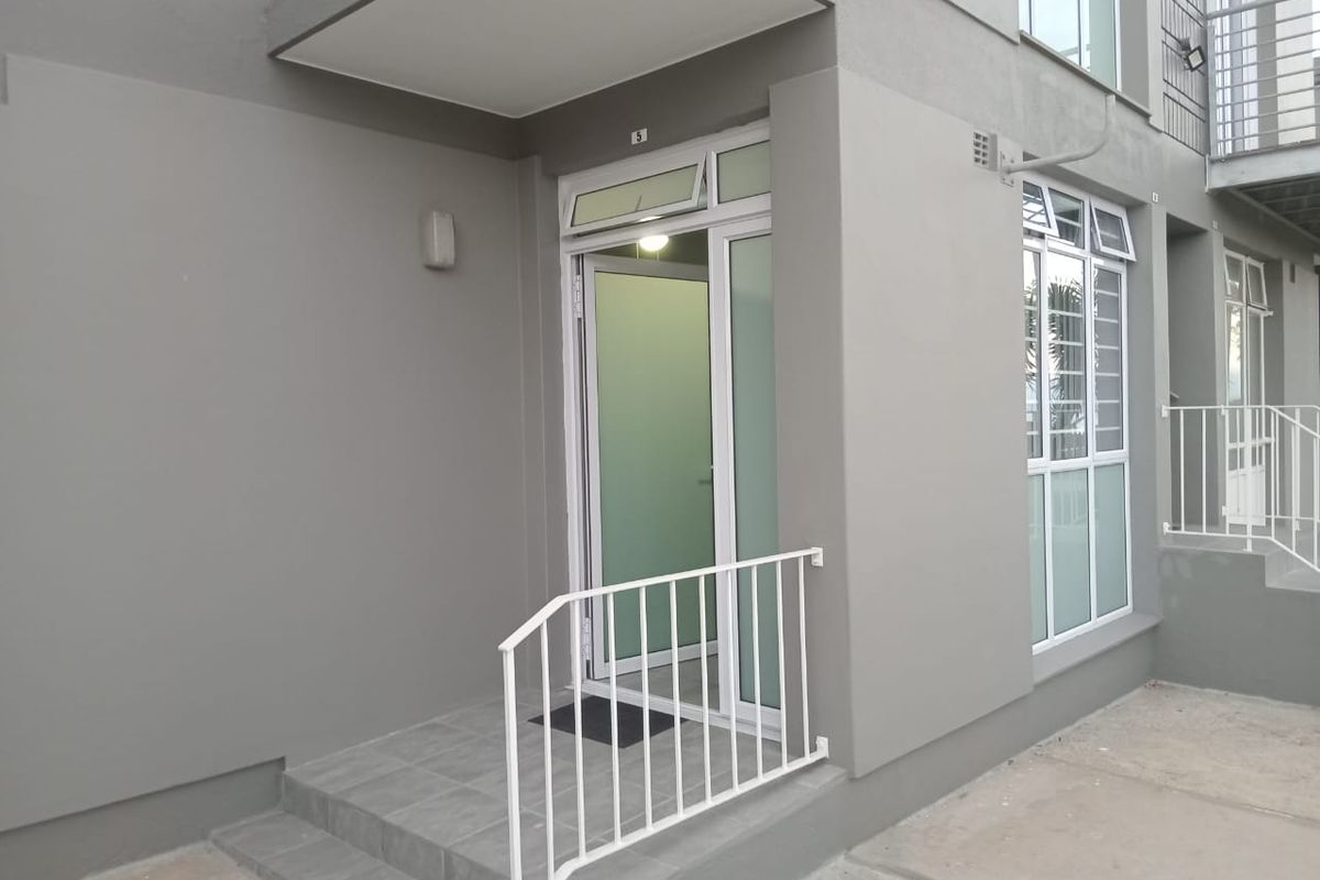 GROUND FLOOR GEM IN CENTRAL Mossel Bay – 2 BEDROOM FLAT FOR SALE! - Photo 2