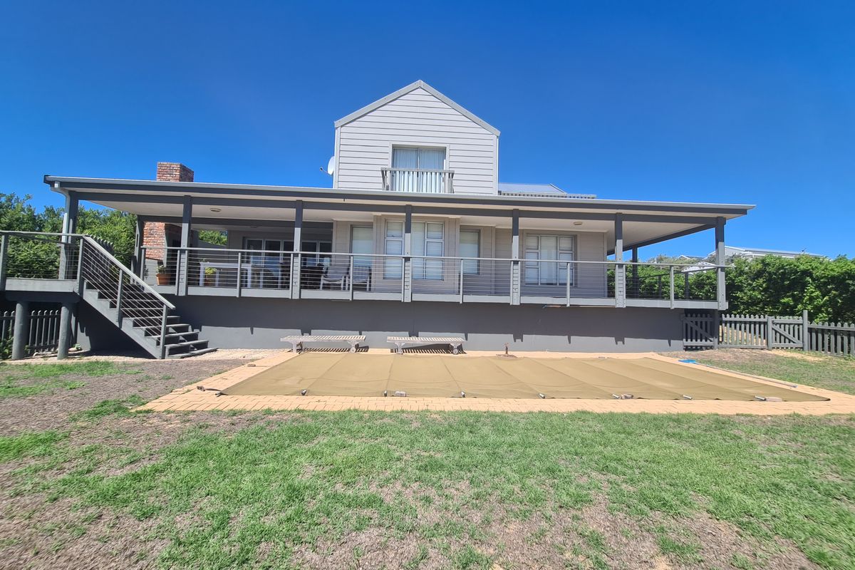 4-Bedroom Home with Sea Views in Estate – Vleesbaai - Photo 2