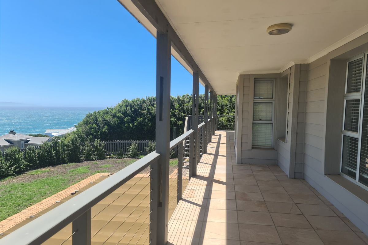 4-Bedroom Home with Sea Views in Estate – Vleesbaai - Photo 4