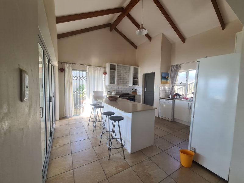 4-Bedroom Home with Sea Views in Estate – Vleesbaai - Photo 7