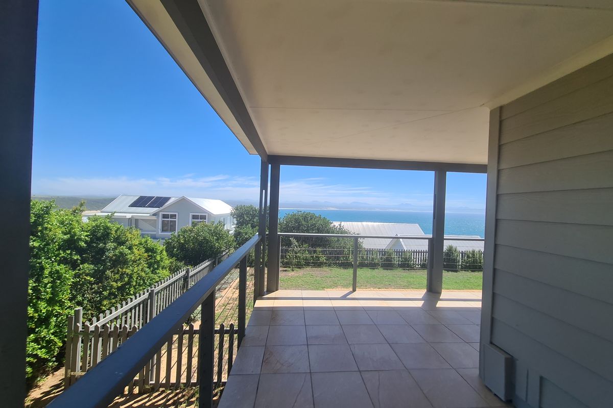 4-Bedroom Home with Sea Views in Estate – Vleesbaai - Photo 5