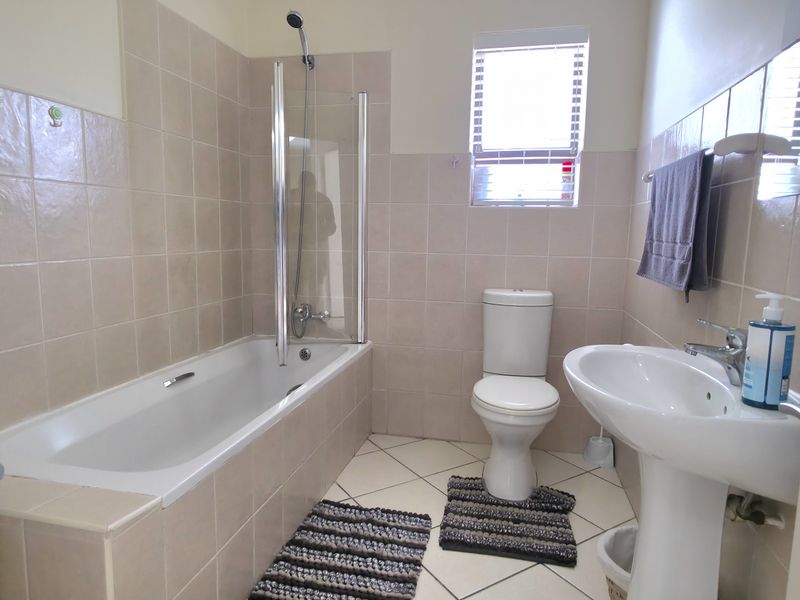 2 Bedrooms Fully Furnished Apartment - Photo 8