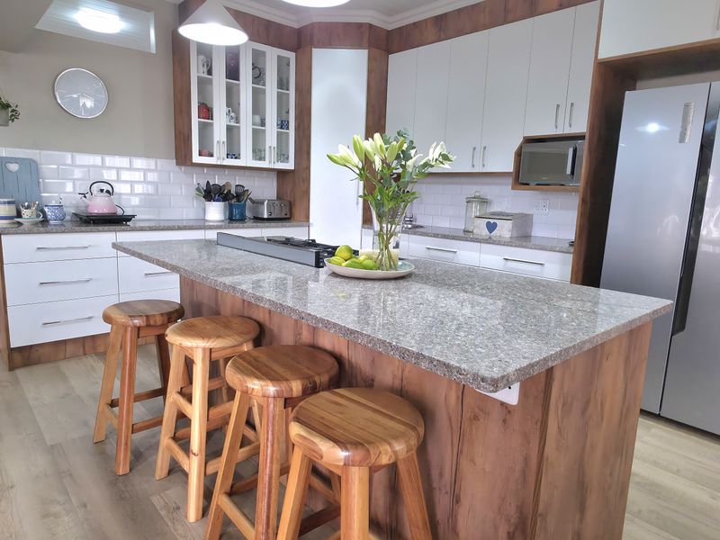 A Modern Family Home with Space, Style, and Scenic Views - Photo 2