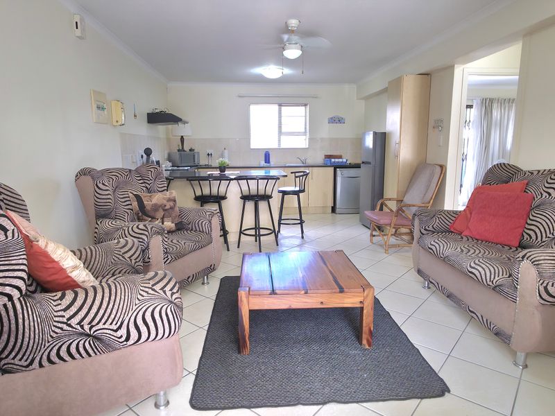 Your Cozy, Convenient Place by the Coast - Photo 2