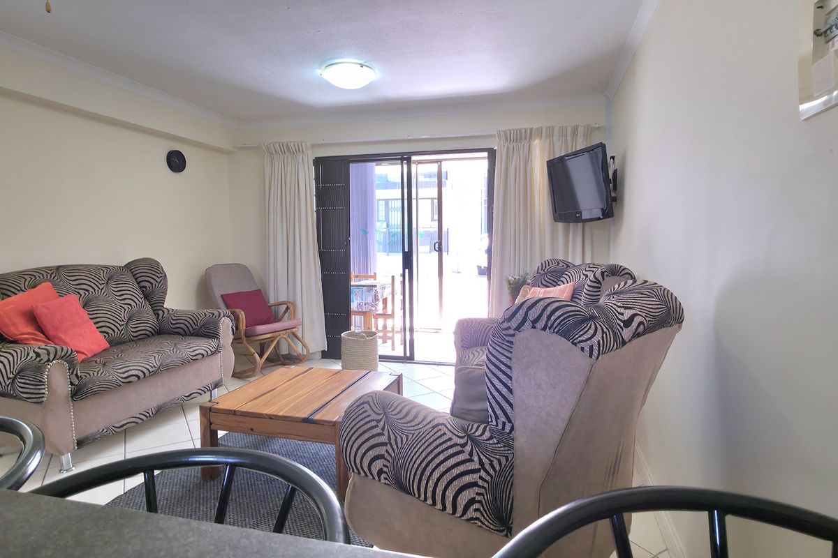 Your Cozy, Convenient Place by the Coast - Photo 3