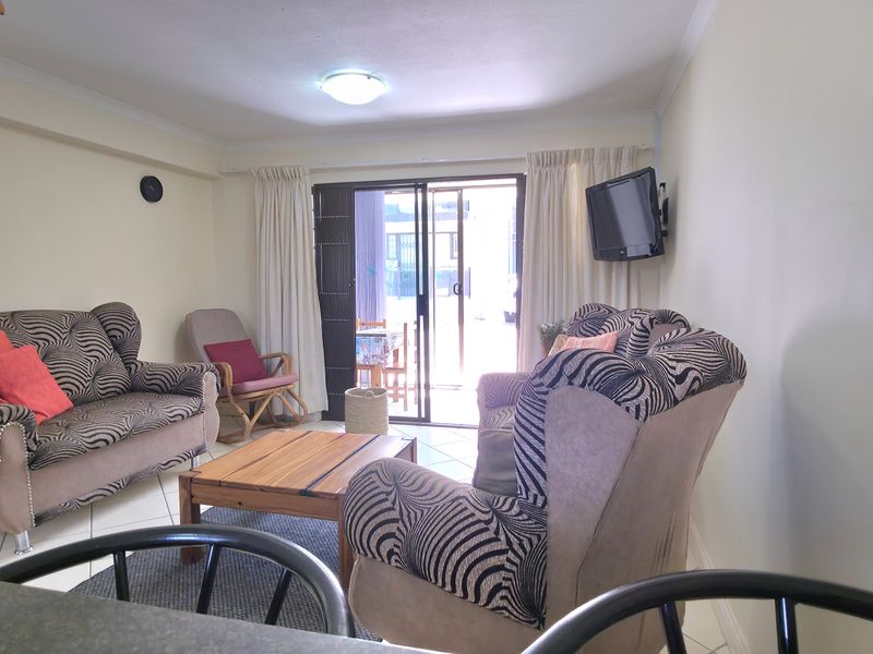 Your Cozy, Convenient Place by the Coast - Photo 3