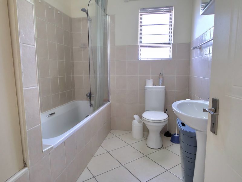 Your Cozy, Convenient Place by the Coast - Photo 8