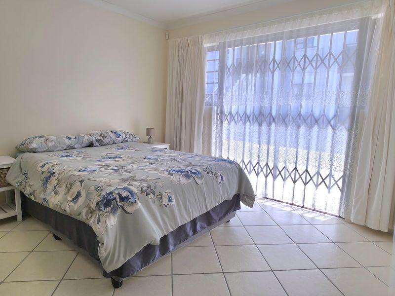 Your Cozy, Convenient Place by the Coast - Photo 9