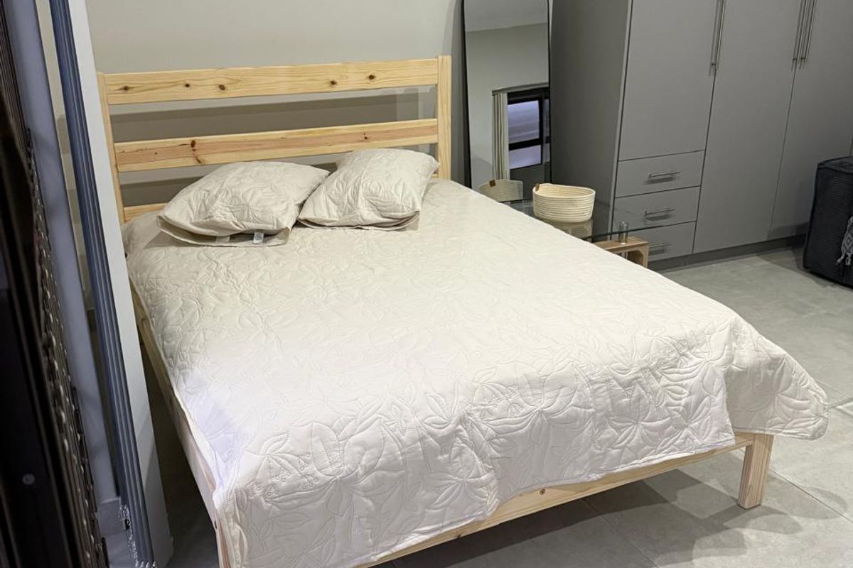 Secure, Furnished Room with Private Entrance (No Main House Access) - Photo 4