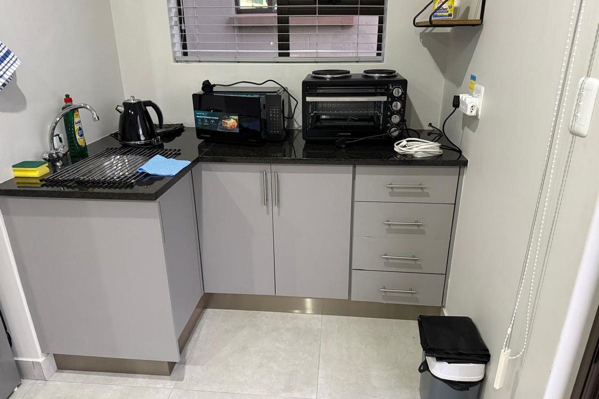 Secure, Furnished Room with Private Entrance (No Main House Access) - Photo 2