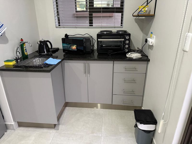 Secure, Furnished Room with Private Entrance (No Main House Access) - Photo 2