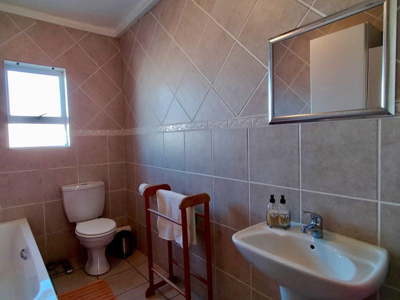 MODERN 3 BEDROOM APARTMENT WITH STUNNING SEA AND MOUNTAIN VIEWS  -  REEBOK - Photo 7