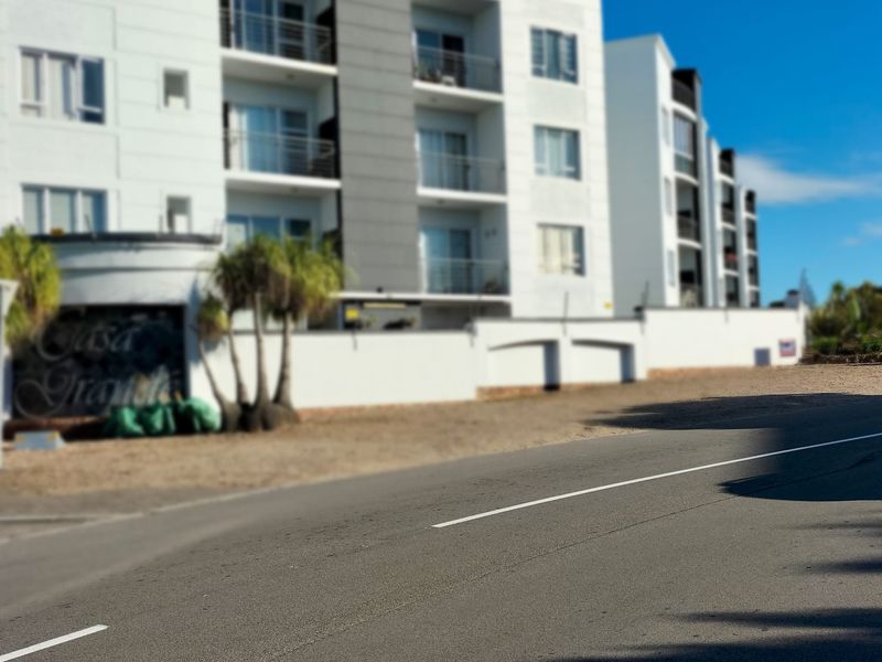 MODERN 3 BEDROOM APARTMENT WITH STUNNING SEA AND MOUNTAIN VIEWS  -  REEBOK - Photo 3