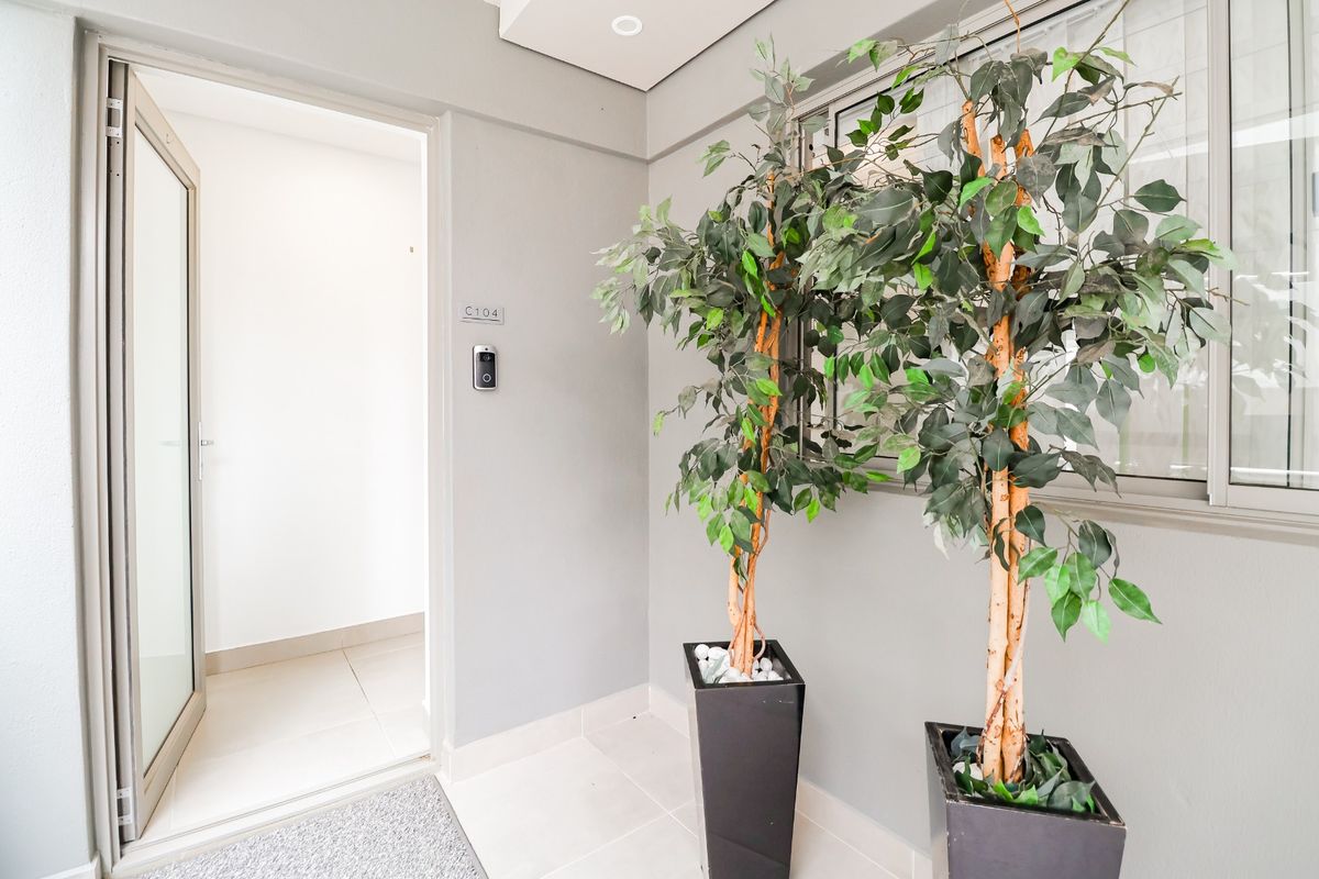 #Modern Corner Apartment with Stylish Comfort and Convenience - Photo 5