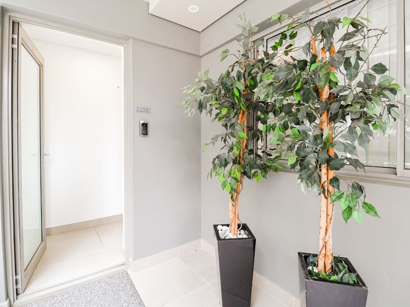 #Modern Corner Apartment with Stylish Comfort and Convenience - Photo 5