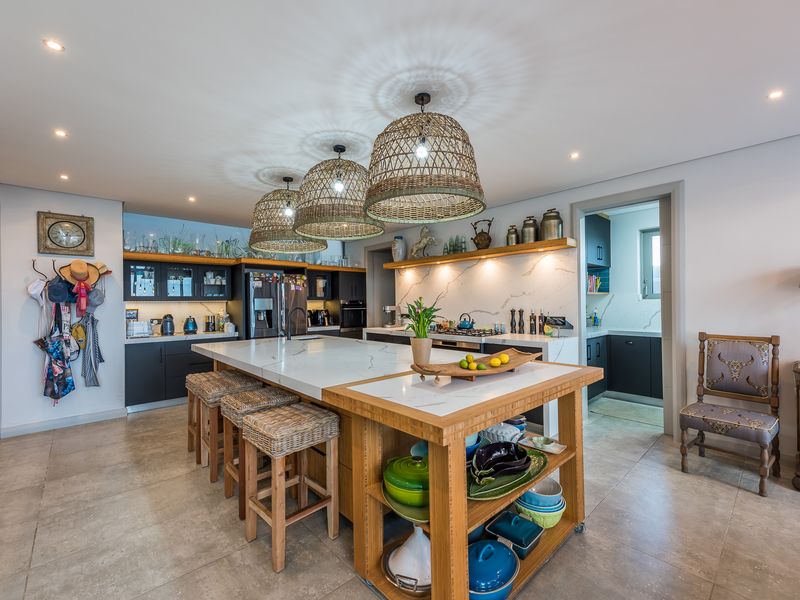 Unrivalled Coastal Grandeur on Pinnacle Point – Where Luxury Meets the Horizon - Photo 9