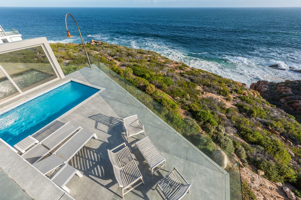 Unrivalled Coastal Grandeur on Pinnacle Point – Where Luxury Meets the Horizon - Photo 2