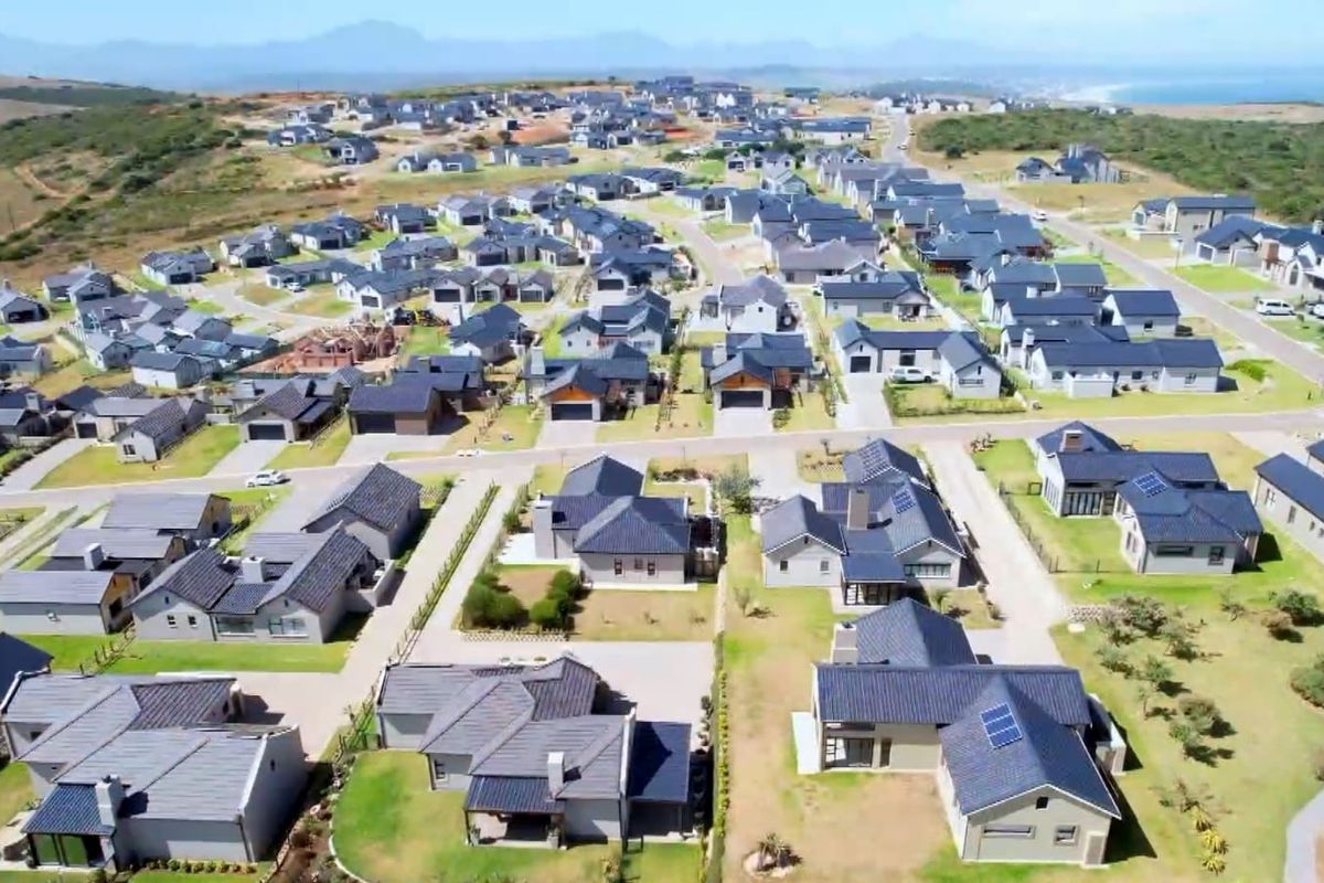 Building package only, Excluding land and ground works. - Photo 2