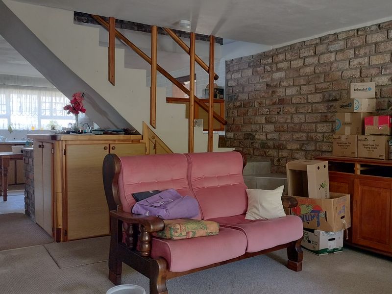 **TWO HOMES IN ONE! | SPACE, VIEWS & ENDLESS POSSIBILITIES** - Photo 6