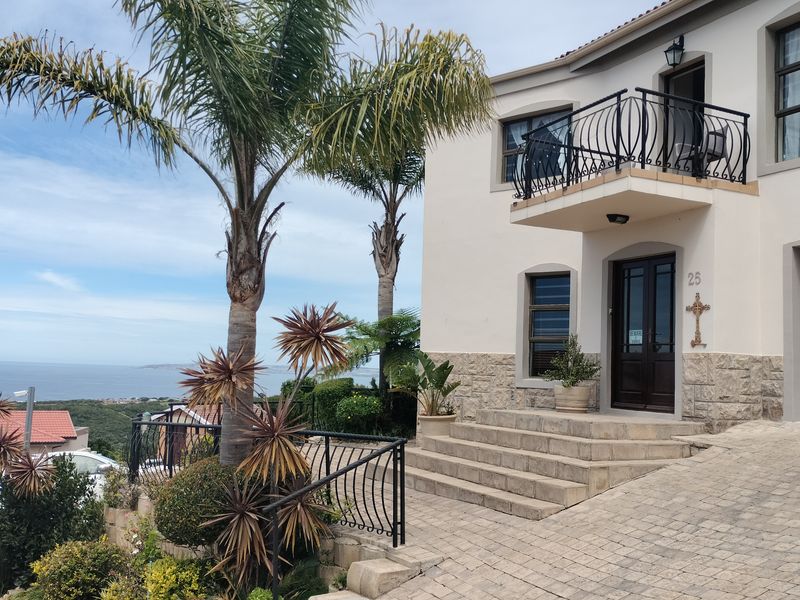 SEA VIEWS, STUNNING POOL  & A PRICE THAT'S HARD TO BEAT ........ - Photo 3