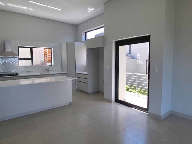 Modern 3-Bedroom Family Home for Rent in Secure Estate - Photo 3