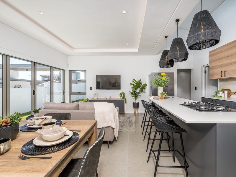 Luxury Living Meets Family Adventure, Hillside Park, Mossel Bay - Photo 10