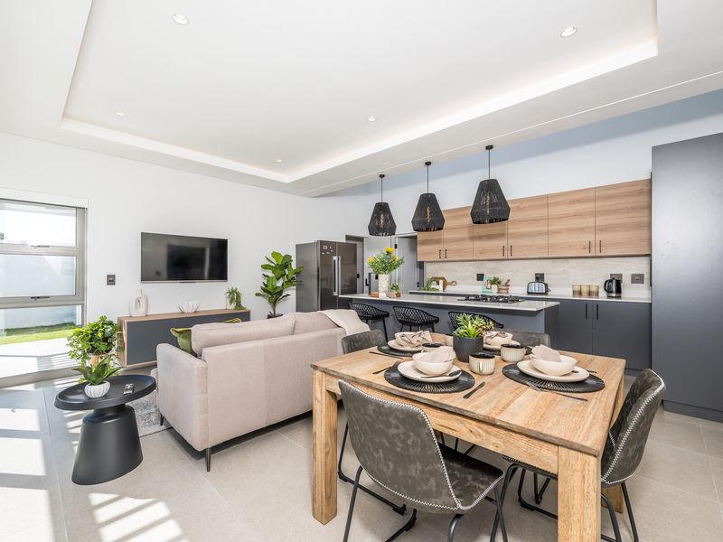 Luxury Living Meets Family Adventure, Hillside Park, Mossel Bay - Photo 7