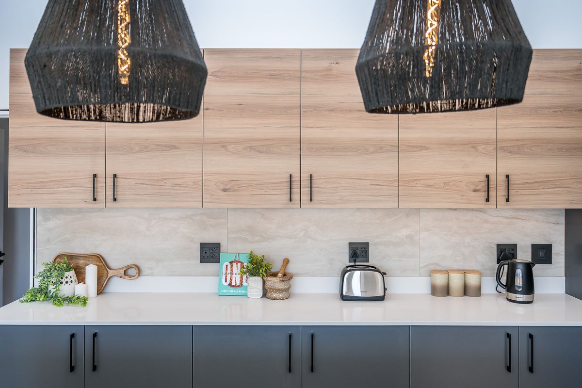 Luxury Living Meets Family Adventure, Hillside Park, Mossel Bay - Photo 3