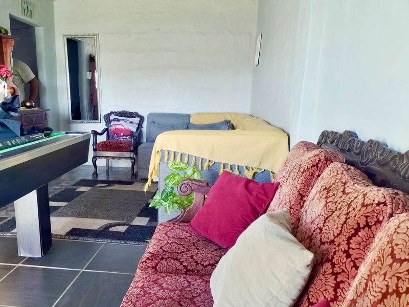 FAMILY HOME WITH BEAUTIFUL MOUNTAIN & VALLEY VIEWS :  Greenhaven, Groot Brak River - Photo 4