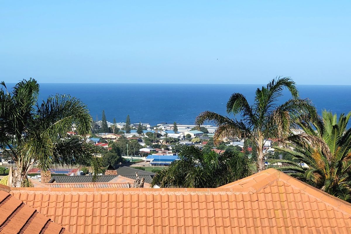 Exceptional Modern Coastal Living in a Prime Location - Photo 3