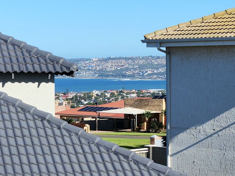 Exceptional Modern Coastal Living in a Prime Location - Photo 4