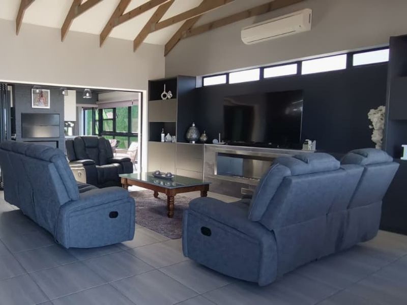 Modern Family Home Offering Comfort, Space & Seamless Flow - Photo 10