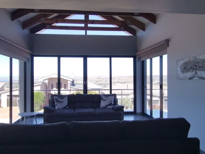 Modern Family Home Offering Comfort, Space & Seamless Flow - Photo 9