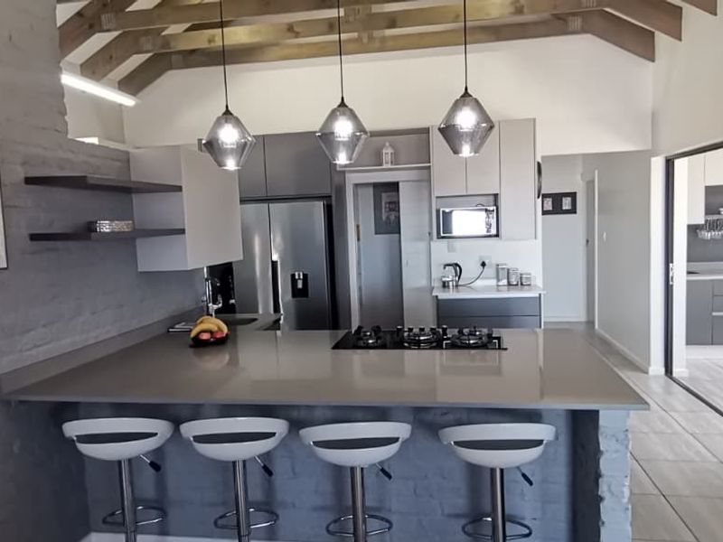 Modern Family Home Offering Comfort, Space & Seamless Flow - Photo 6