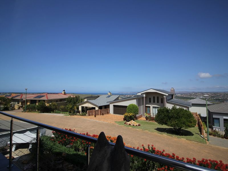 Modern Family Home Offering Comfort, Space & Seamless Flow - Photo 2