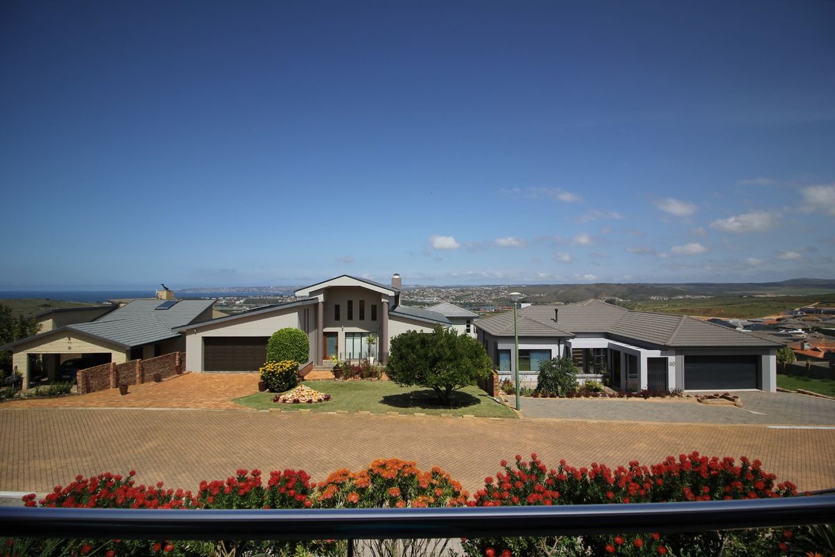 Modern Family Home Offering Comfort, Space & Seamless Flow - Photo 3