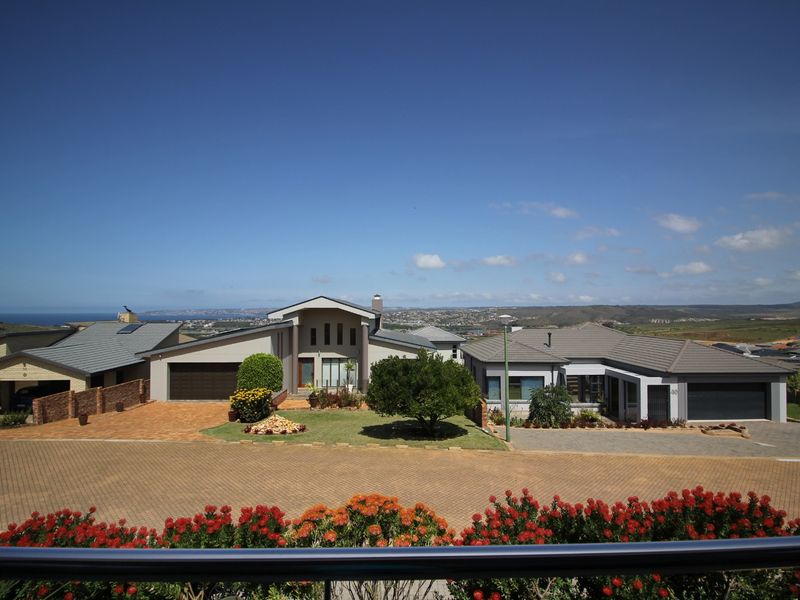 Modern Family Home Offering Comfort, Space & Seamless Flow - Photo 3