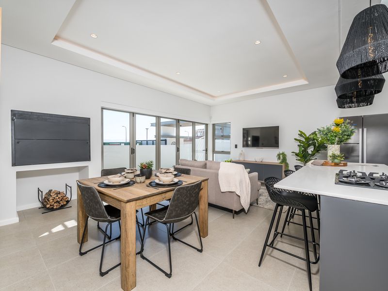 Luxury Living Meets Family Adventure, Hillside Park, Mossel Bay - Photo 9