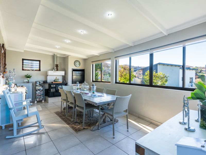 Modern Family Home in Popular Mussel Creek, Island View - Photo 8