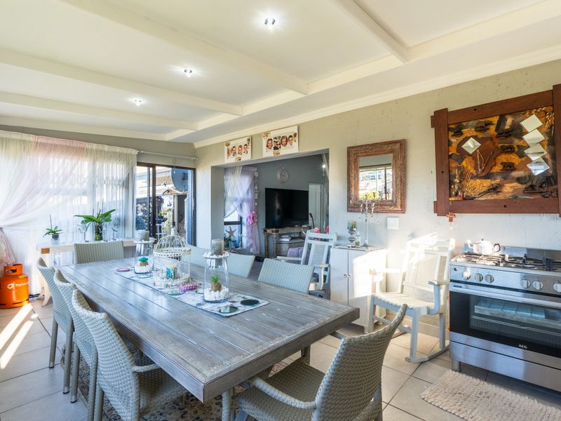 Modern Family Home in Popular Mussel Creek, Island View - Photo 10